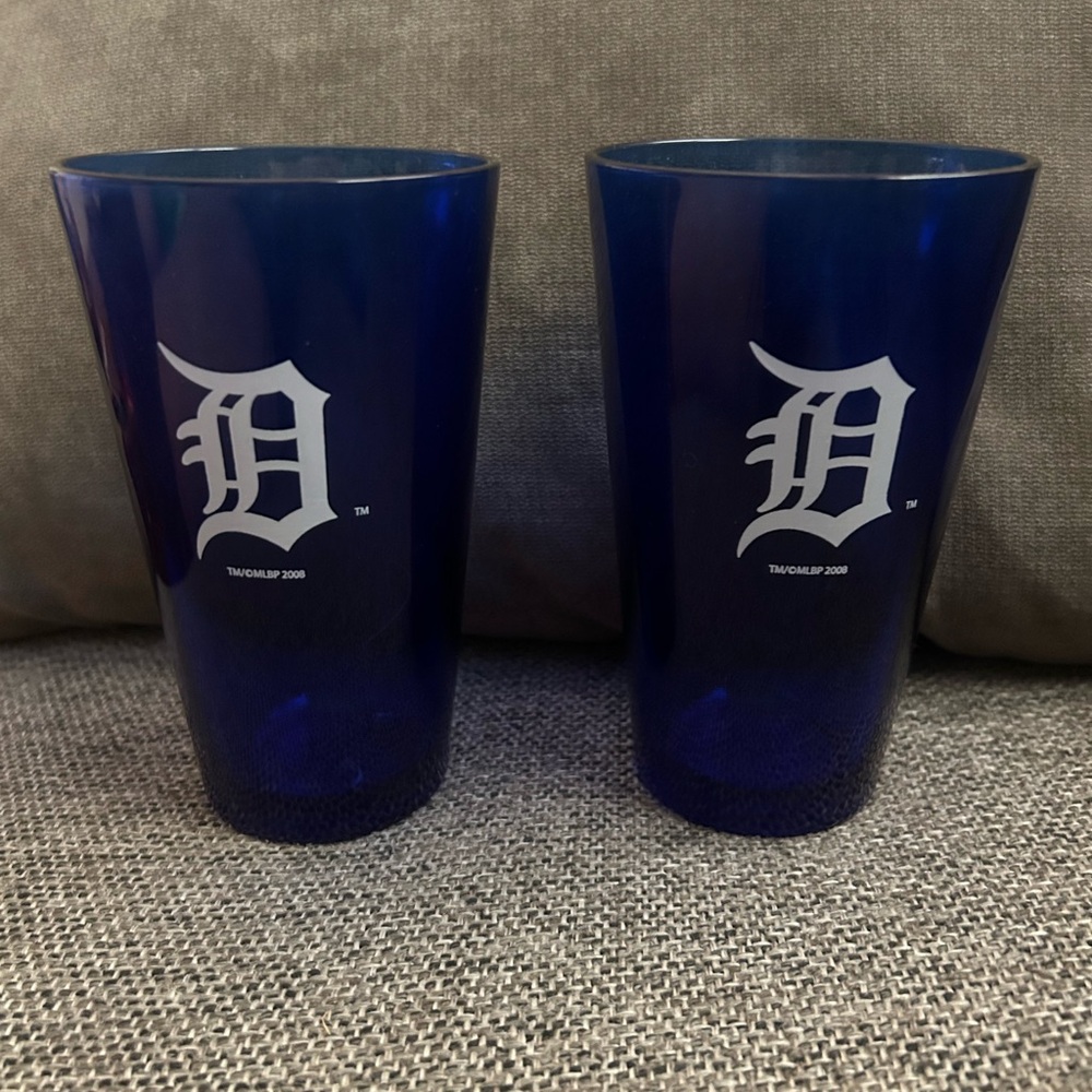 Detroit tigers blue glass pint glasses.